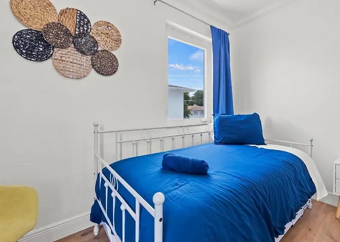 Comfy & Updated Apartment Centrally Located Minutes Away From Everything!